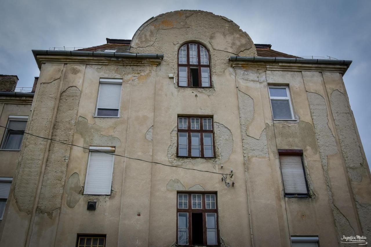 Lovely central apartment with free parking, Központhoz közeli 2 szép szobás lakás Győr Exterior foto