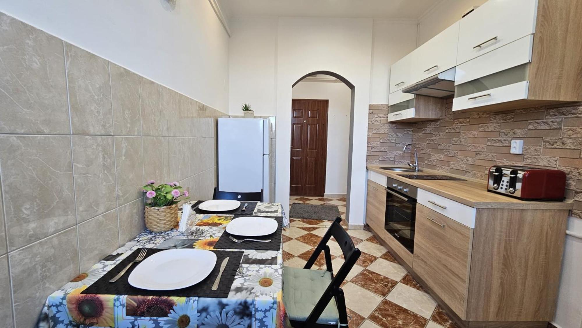 Lovely central apartment with free parking, Központhoz közeli 2 szép szobás lakás Győr Exterior foto